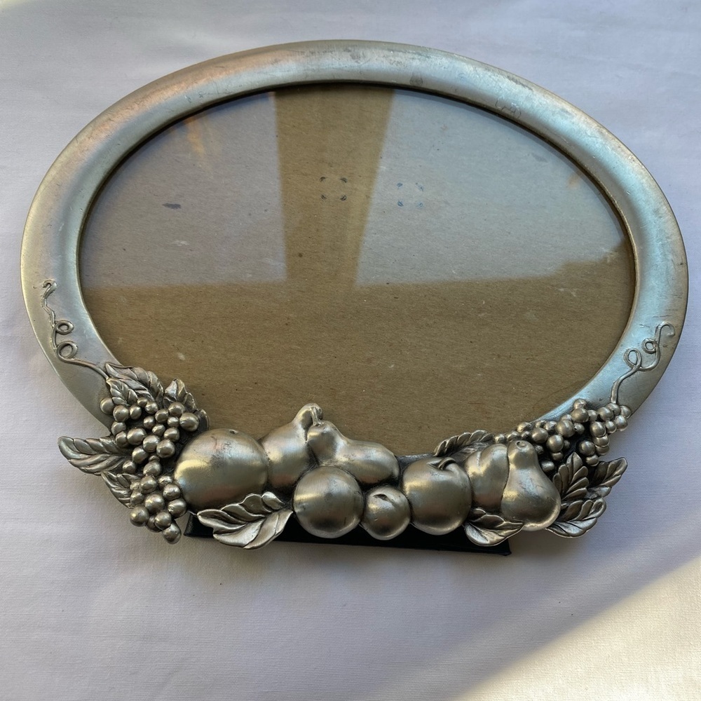 Vintage 1992 rare Seagull Pewter Oval Fruit Frame 5”x3.5”